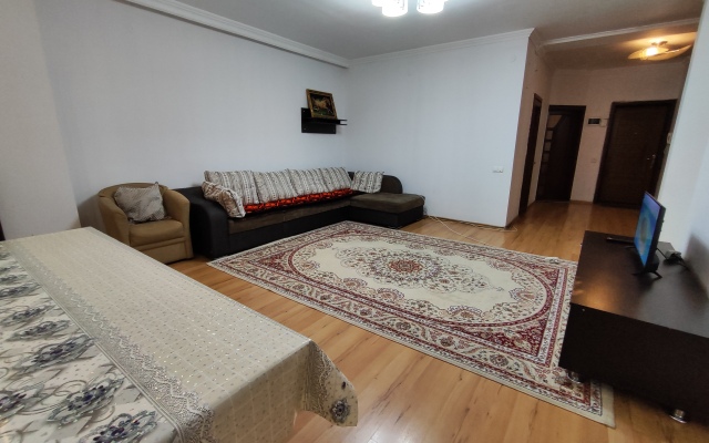 Dvukhkomnatnye Uyutnye v Samom Tsentre Bishkeka Apartments
