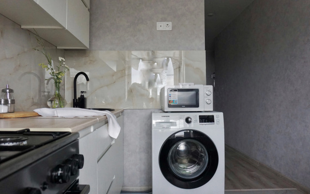 Schastlivaya S Vidom Na Lavru Flat
