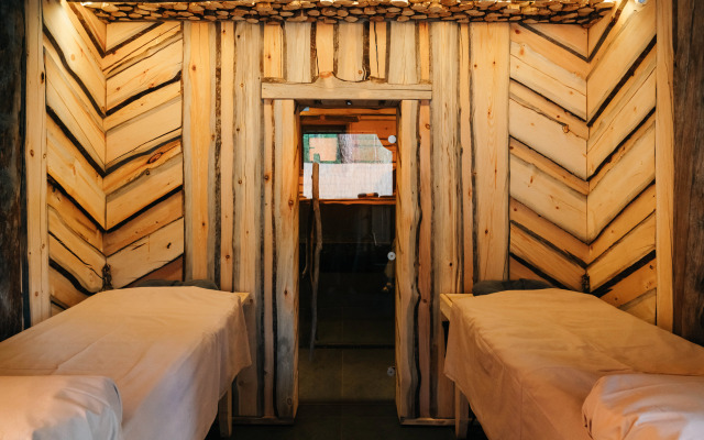 Отель Чепош Парк