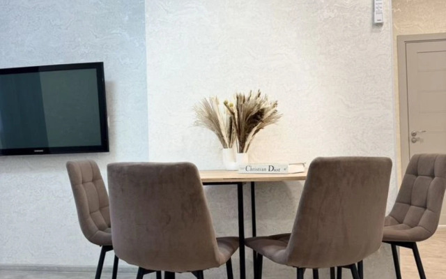 Na Ulitse Druzhby 28/7 Flat