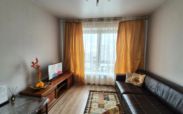 Bolshaya 2-Kh Komnatnaya Khoroshaya u Metro Otradnoye Flat