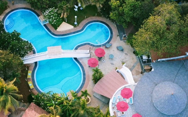 Sashas Holiday Village Resort