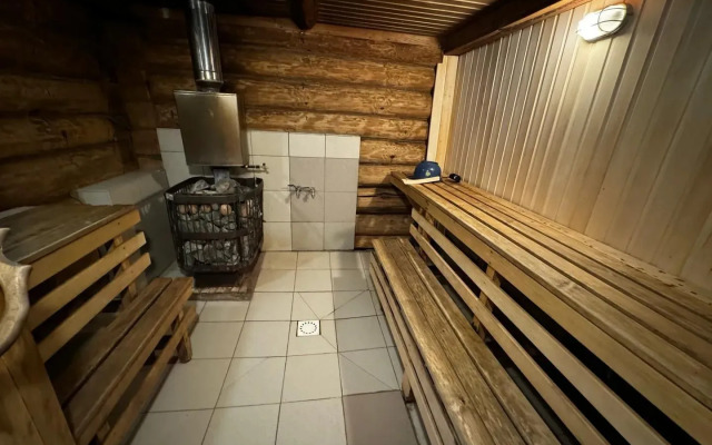 Dvukhetazhny s Saunoy Privat House