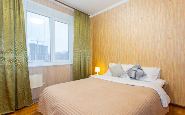 Komfortnaya Chetyrekhkomnatnaya Kvartira V Tsentre Novosibirska Flat