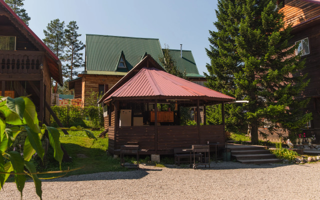 U Dachnyij Guest House