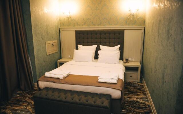 Hotel Emerald Suite