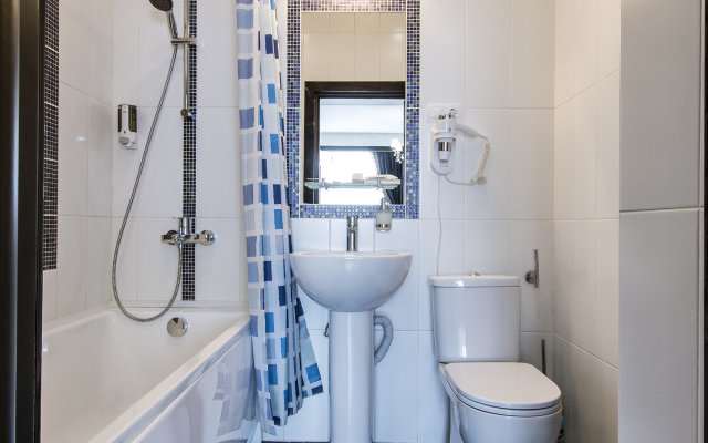 Отель Корона