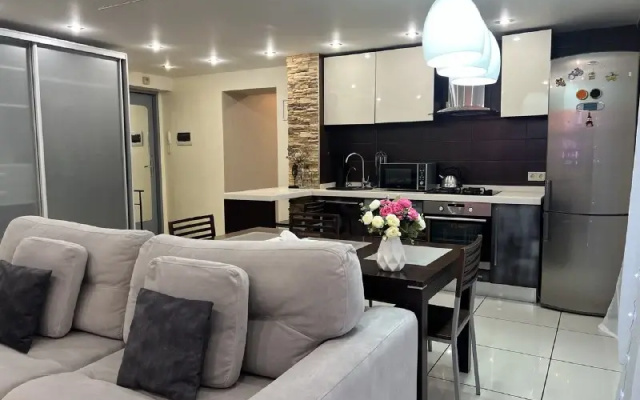 Квартира Izh Apartments с Панорамной Лоджией
