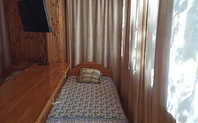 Mozhzhevelovyij Dom Guest House