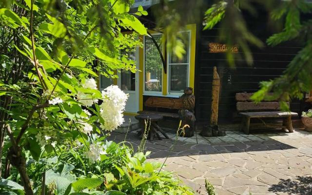 Uyutny "Zhivitsa" Private House