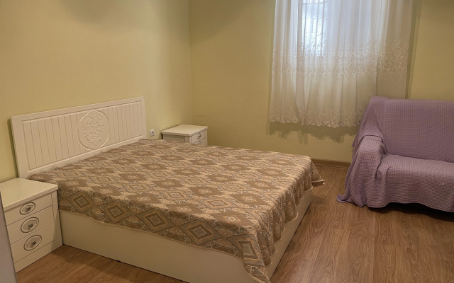 Akademika Marra 10 Apartments