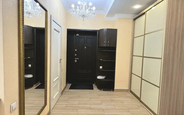 Amanzholova 65 Elitnaia Novostroika Flat