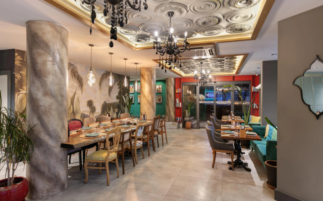 Azuu Hotel