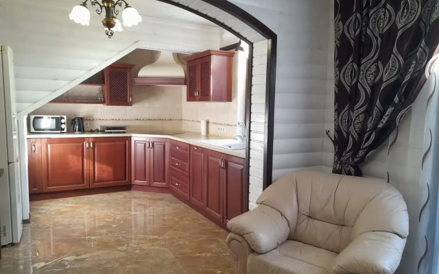 Частный Дом на Берегу Моря с Бассейном