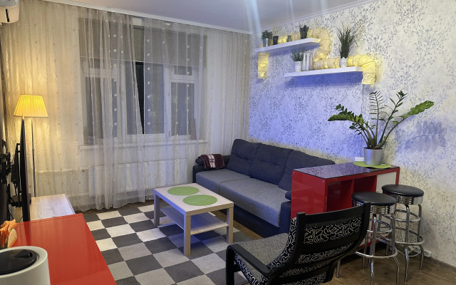 Yevrodvushka Poema-Apart Na Yesenina Flat