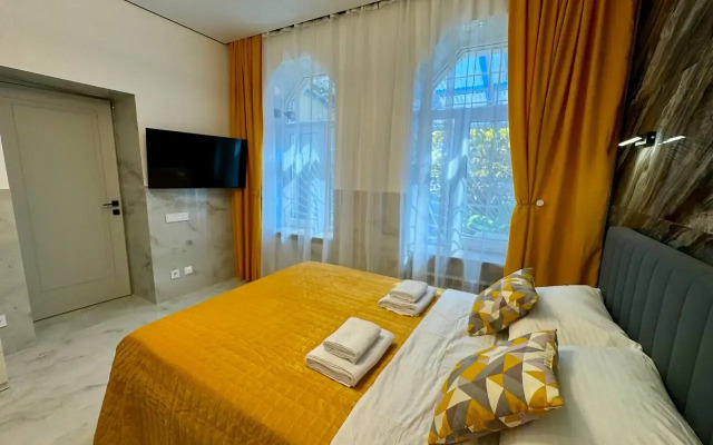 Частный дом с террасой Sun City в центре Сочи