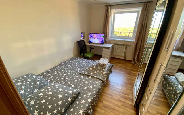 Na Klubnoy 54 Flat with Balcony