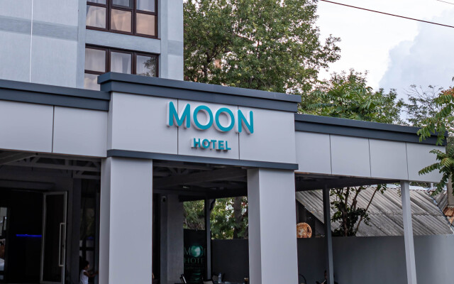 Отель Moon Hotel
