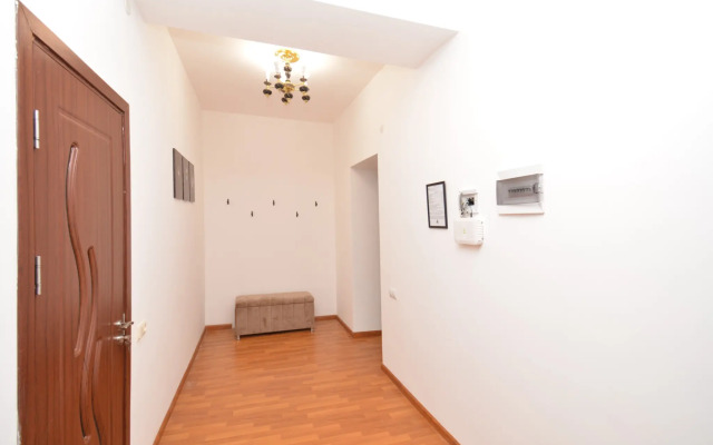 Prostornaya Kvartira na Severnom Prospekte, Hh533 Flat