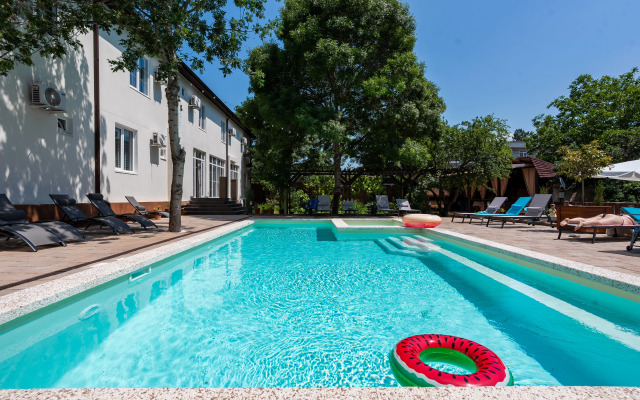 Nikos Guest House