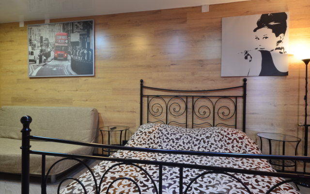 Na Naberezhnoy Na 9 Chelovek Flat