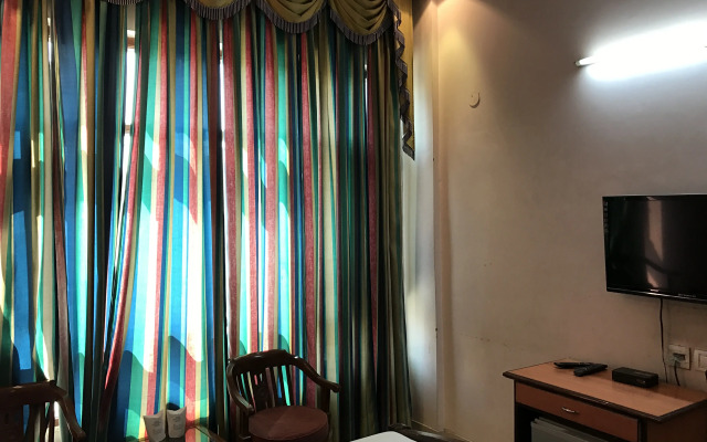D R International Hotel