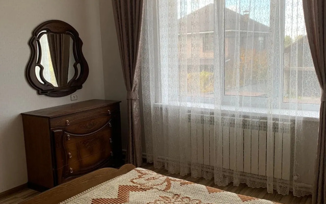 Dvukhetazhny S Basseynom Private House