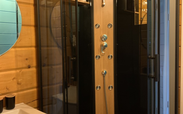 Частный дом A-фрейм в лесу Зеленого города