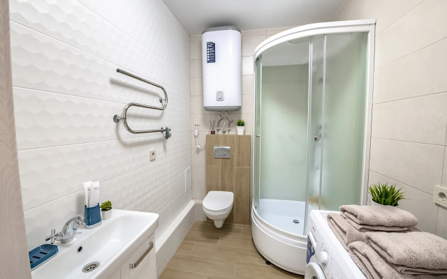 Апартаменты TopHouse на Каплунова 10 трёхкомнатные