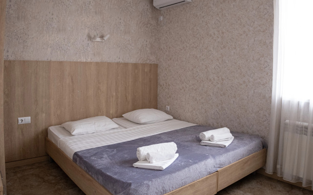 Rich Hotel