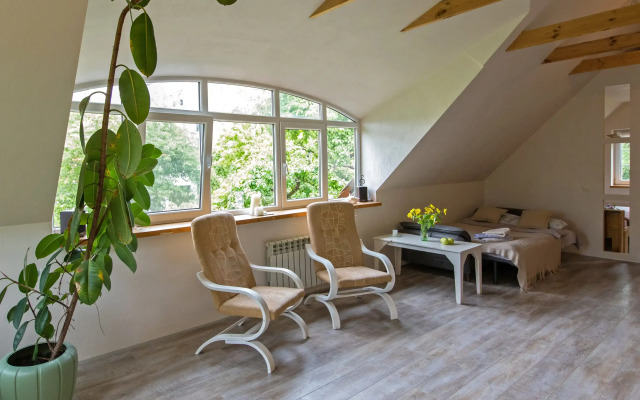 Na Sibiryakova 10 Private House