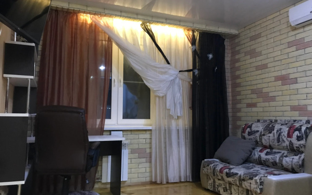 Na Ulitse Revolyutsii 3 Flat