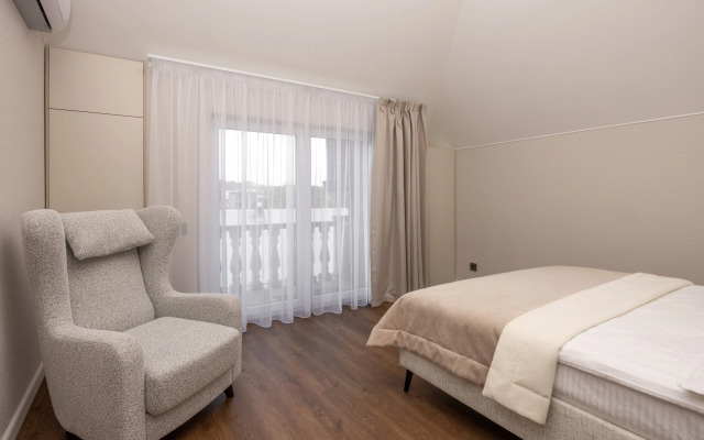 S Podogrevaemym Basseynom I 6 Spalnyami Villa