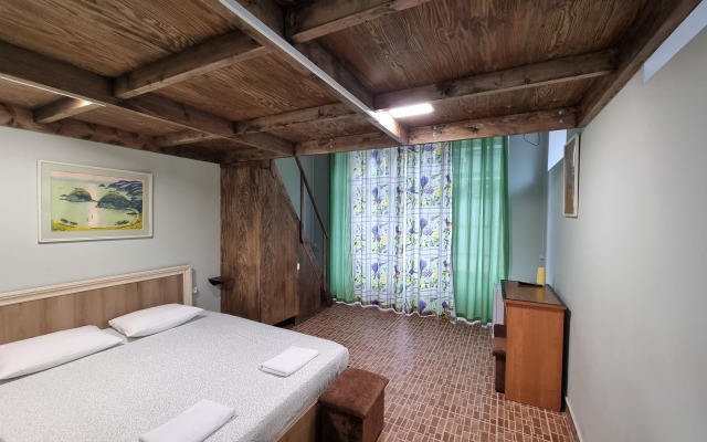 Malakhit Guest House
