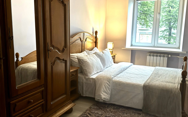 V Stile Modern v Samom Serdtse Stolitsy s Kruglosytochnym Zaseleniem Ulitsa Komsomolskaya 34 Apartments