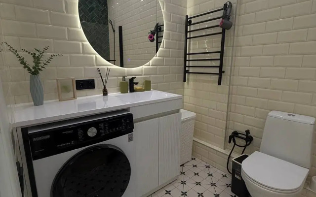 Svetlaya Uyutnaya Dvukhkomnatnaya Vozle Metro Flat