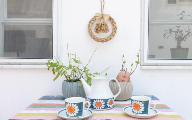 Vintage & Chic With Patio By Feelhome Apartments