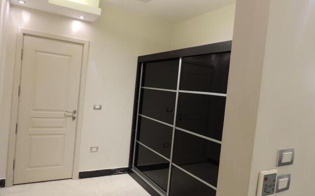 Sultan Luxurious Townhouse Near Auc Apartments