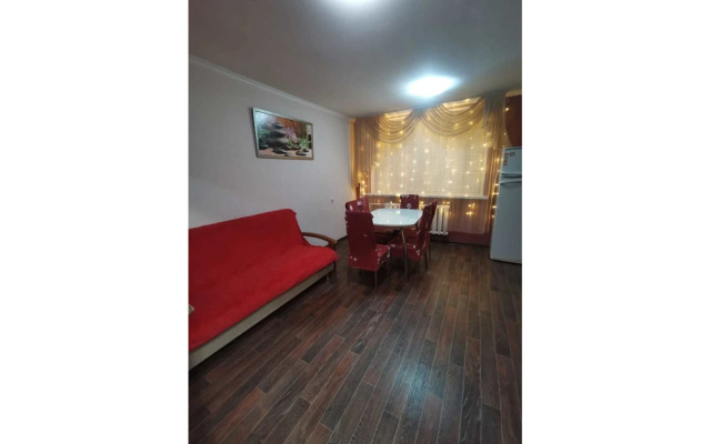 Apartments Trehkomnatnyie v mikrorajone 8a, 42