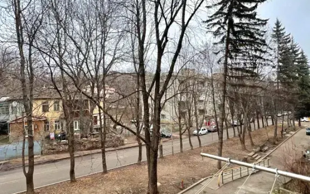 Trekhkomnatnye v Tsentre Kislovodska Apartment
