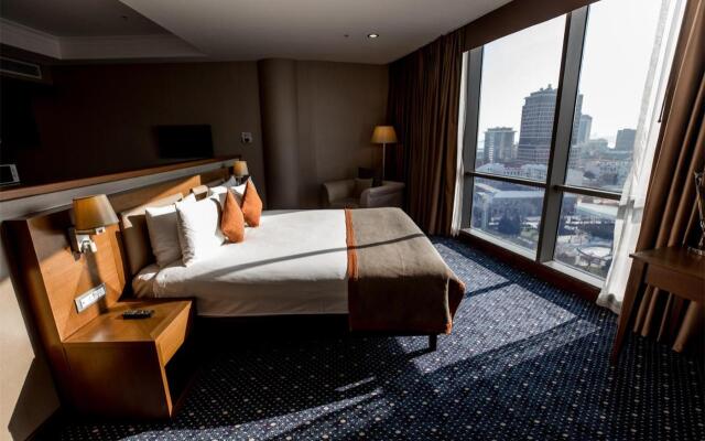 Parkside Hotel & Apartments