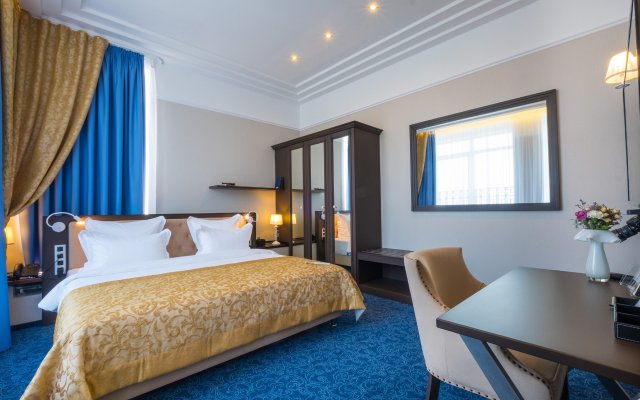 Hotel Tom River Plaza