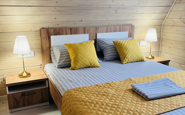 Lakeside lemon Chalet