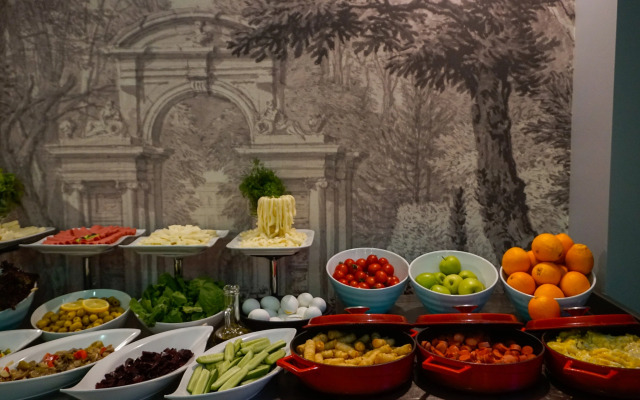 Raymond Old City Hotel