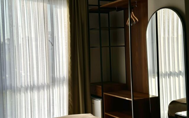 Lenora Airport Hotel