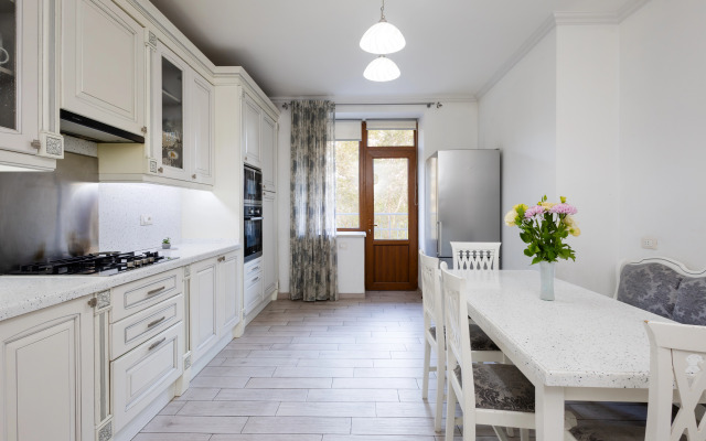 Квартира 3-к в новостройке на улице Арама DI723