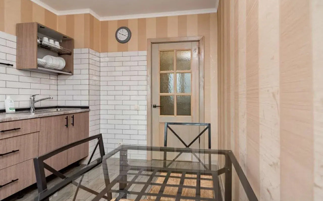 Na Ulitse Zhukova 17b Apartments