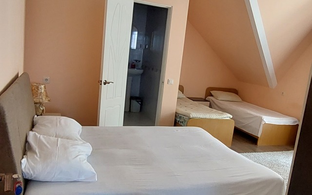 Larisa Guest House