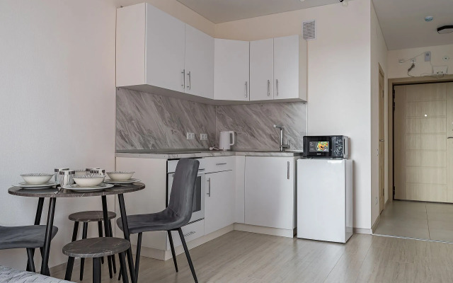 Stilnaya studiya na beregu Oki Flat