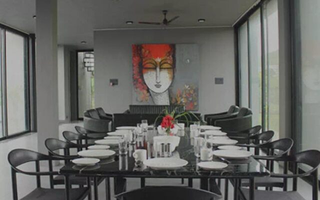 Luxurious nr. Gangapur Dam Villa